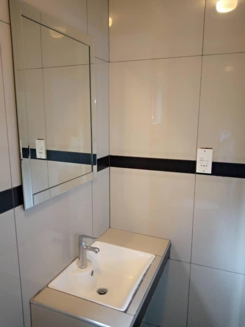Global Guest House คาซาเนอ ภายนอก รูปภาพ