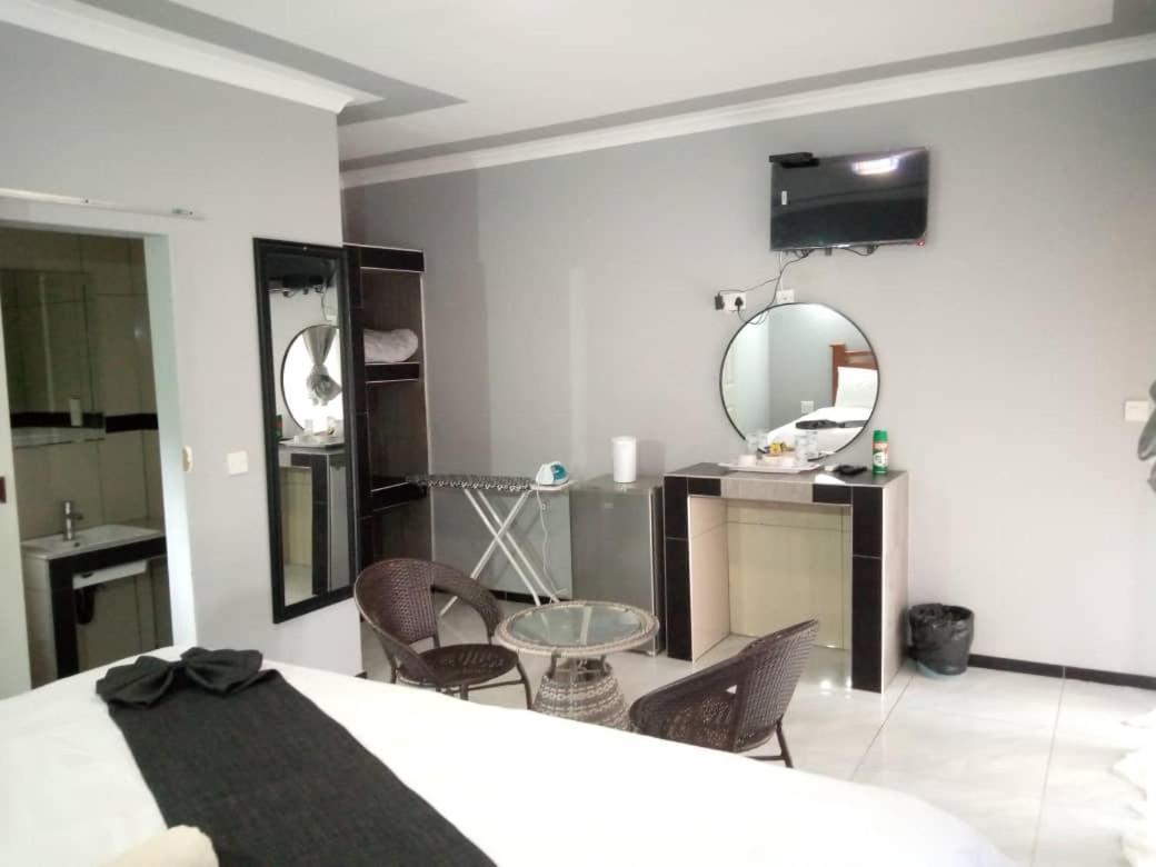 Global Guest House คาซาเนอ ภายนอก รูปภาพ