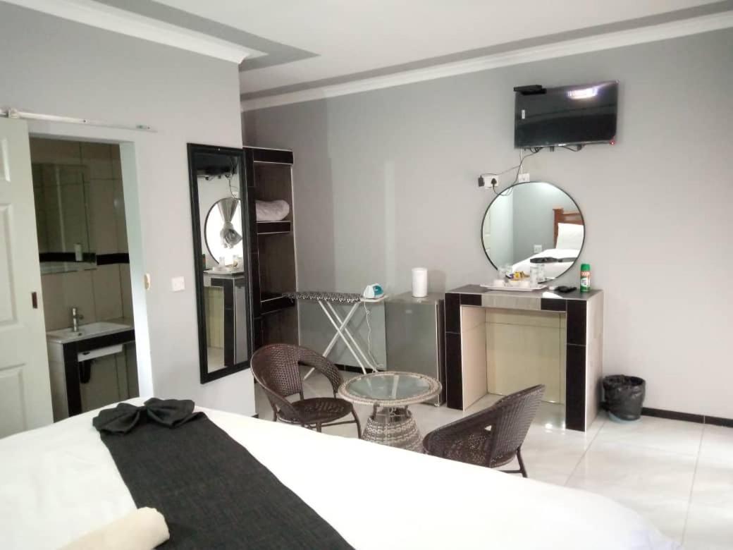 Global Guest House คาซาเนอ ภายนอก รูปภาพ