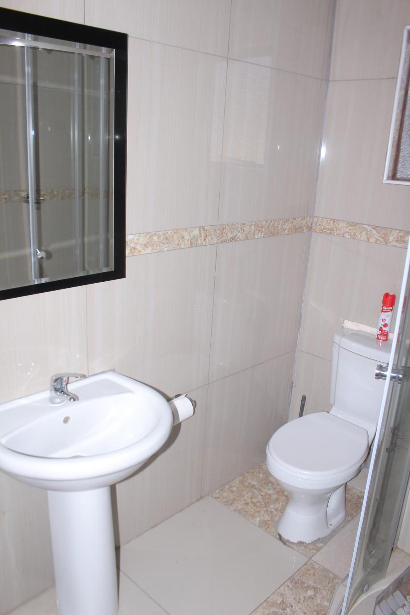 Global Guest House คาซาเนอ ภายนอก รูปภาพ